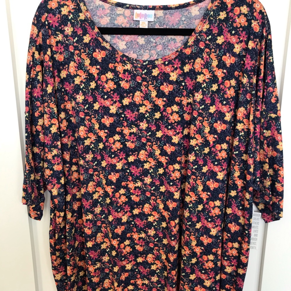 NWT LulaRoe Irma Short Sleeve Tee